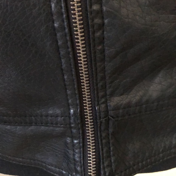 fresh brand moto jacket. Looks and feels like leather. Size M Ptp 20”.. - Picture 4 of 10